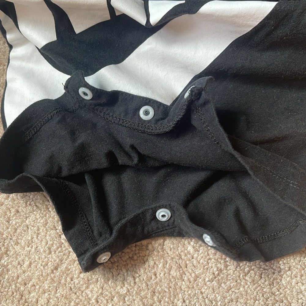 Authentic Nike Onsie - Picture 3 of 4